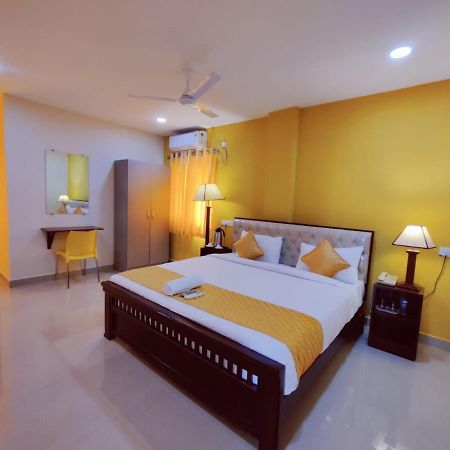 Hotel Prime Classic Shamshabad Exteriör bild