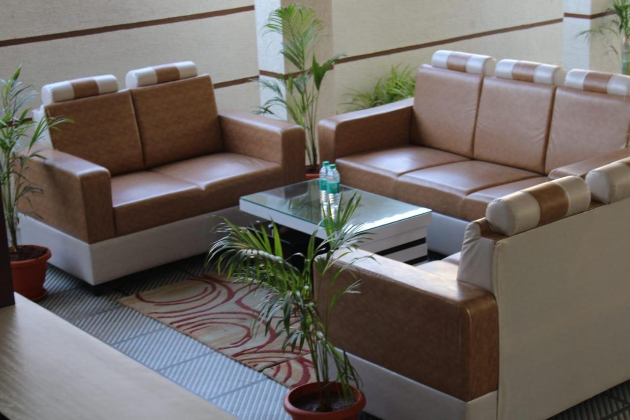 Hotel Prime Classic Shamshabad Exteriör bild