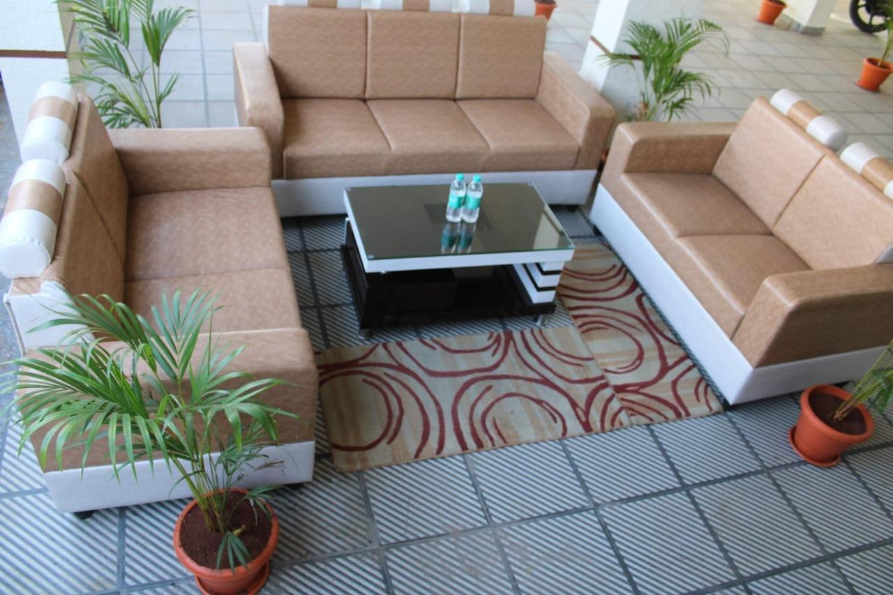 Hotel Prime Classic Shamshabad Exteriör bild