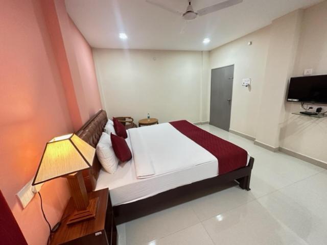 Hotel Prime Classic Shamshabad Exteriör bild