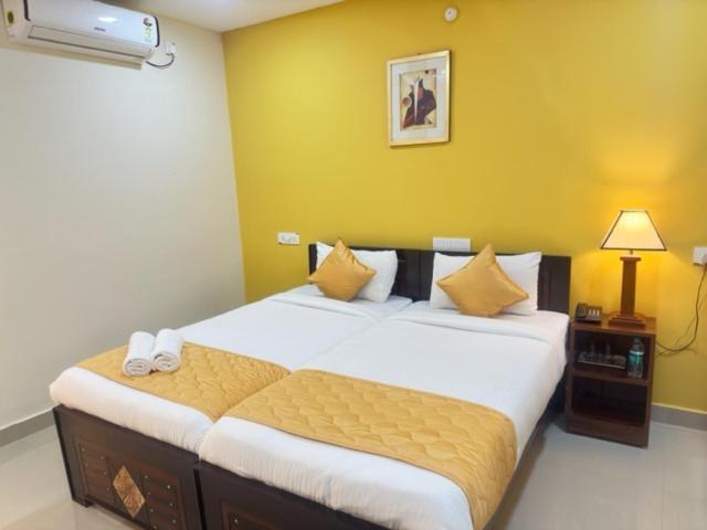 Hotel Prime Classic Shamshabad Exteriör bild