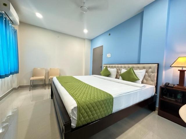 Hotel Prime Classic Shamshabad Exteriör bild