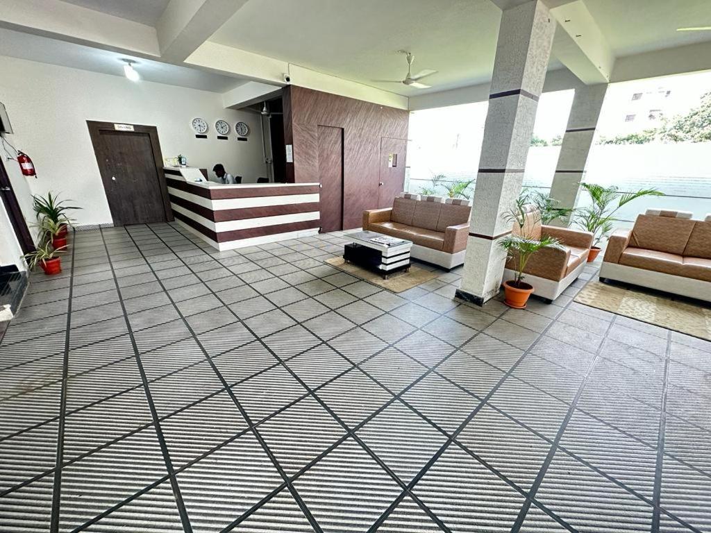 Hotel Prime Classic Shamshabad Exteriör bild