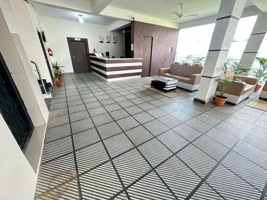 Hotel Prime Classic Shamshabad Exteriör bild